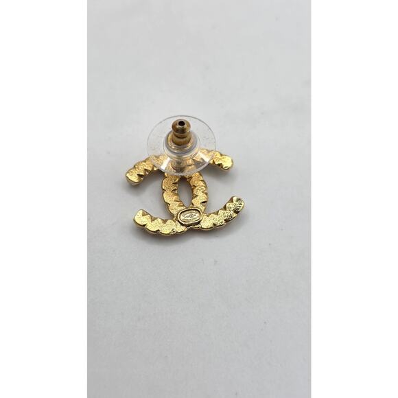 Chanel 2020 Faux Pearl Strass Interlocking CC Stud Earrings - Picture 9 of 11